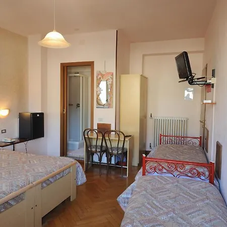 Hotel Elena *