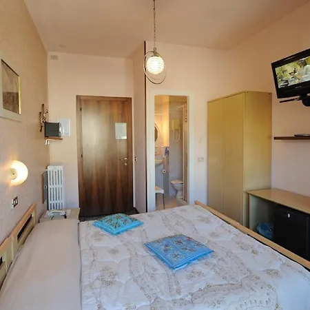 Elena Hotel *