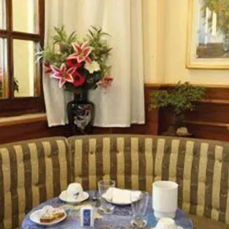 Elena Hotel *