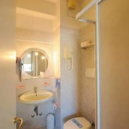 Elena Hotel *
