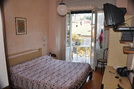 Elena מלון סטרסה