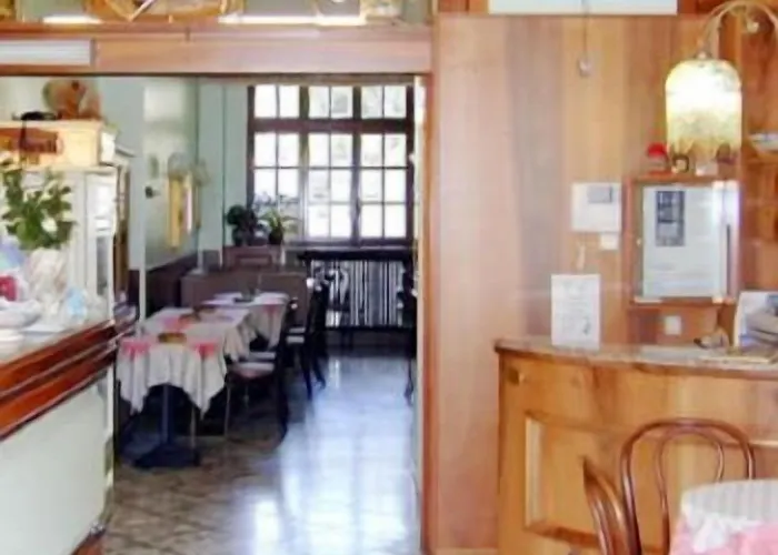 Elena מלון סטרסה