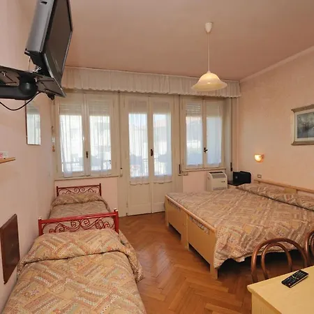 מלון Elena סטרסה